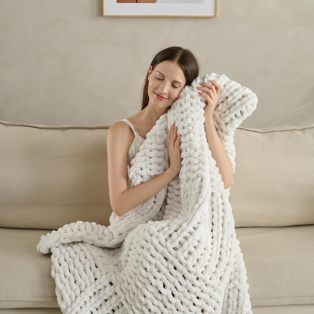 Soft Knitted Throw Blanket - 50x60 Inch Cozy & Lightweight All-Season Blanket, Wrinkle-Resistant Polyester for Couch, Bed, Sofa, Reading Nook (Green)