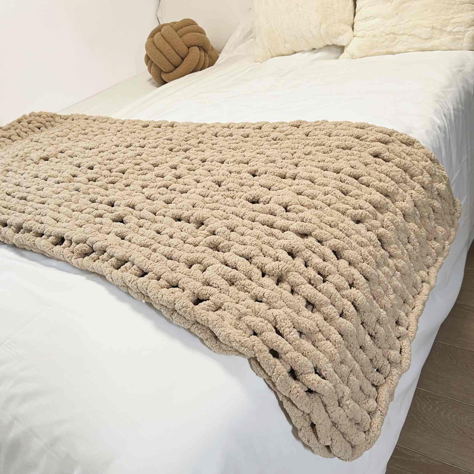 Chunky Knit Throw Blanket 48"*71", Hand Knitted Warm Chenille Blanket, Soft Thick Large Rope Knot Cable Crochet Blankets for Couch Bed Sofa, Ideal (Light Brown)