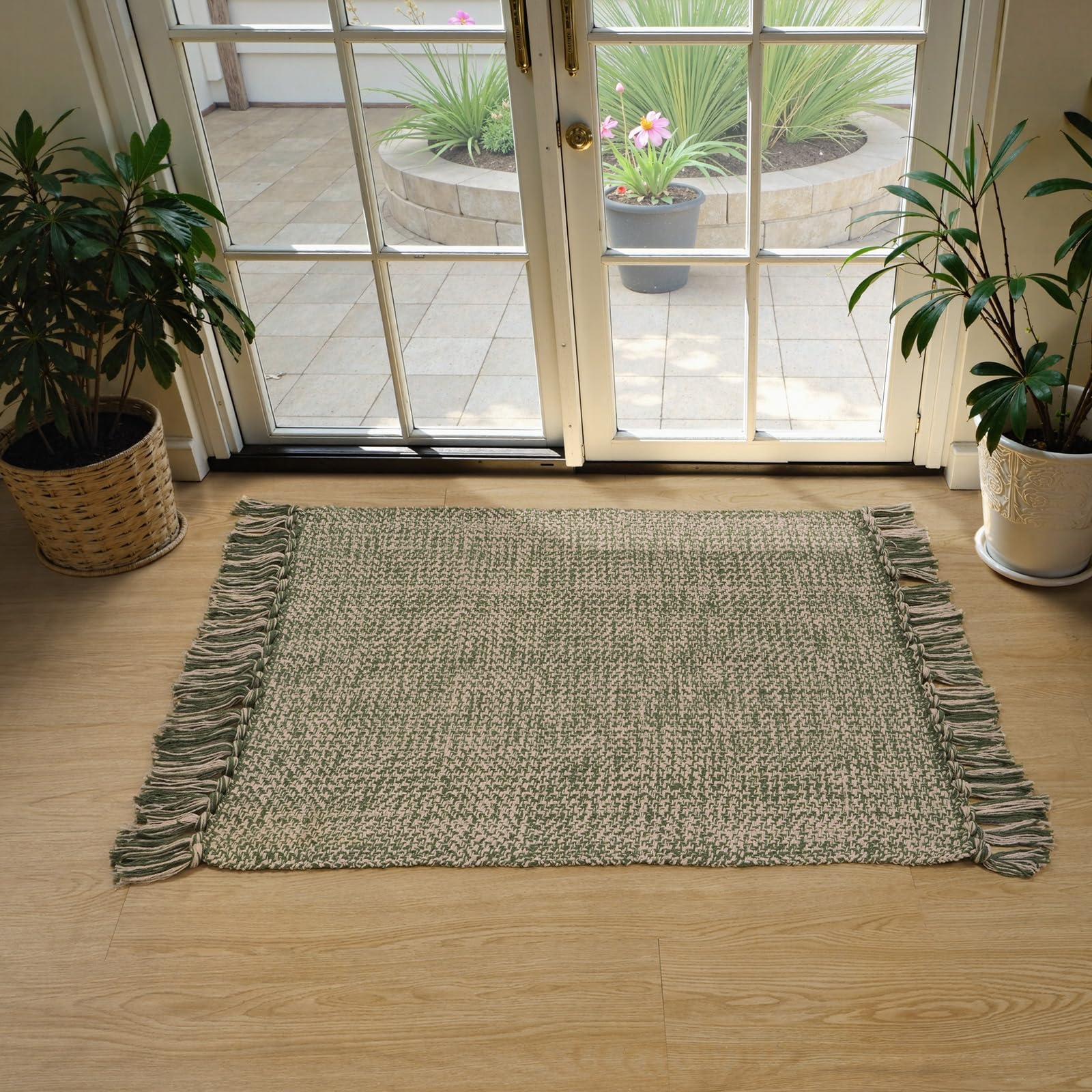 Collive Comfy Area Rug 4' x 6', Tan/Cream Woven Cotton Bedroom Rugs, Modern Indoor Accent Rug Floor Carpet with Tassel for Living Room, Nursery Room, Dining Room, Bedside, Office, Patio Decor