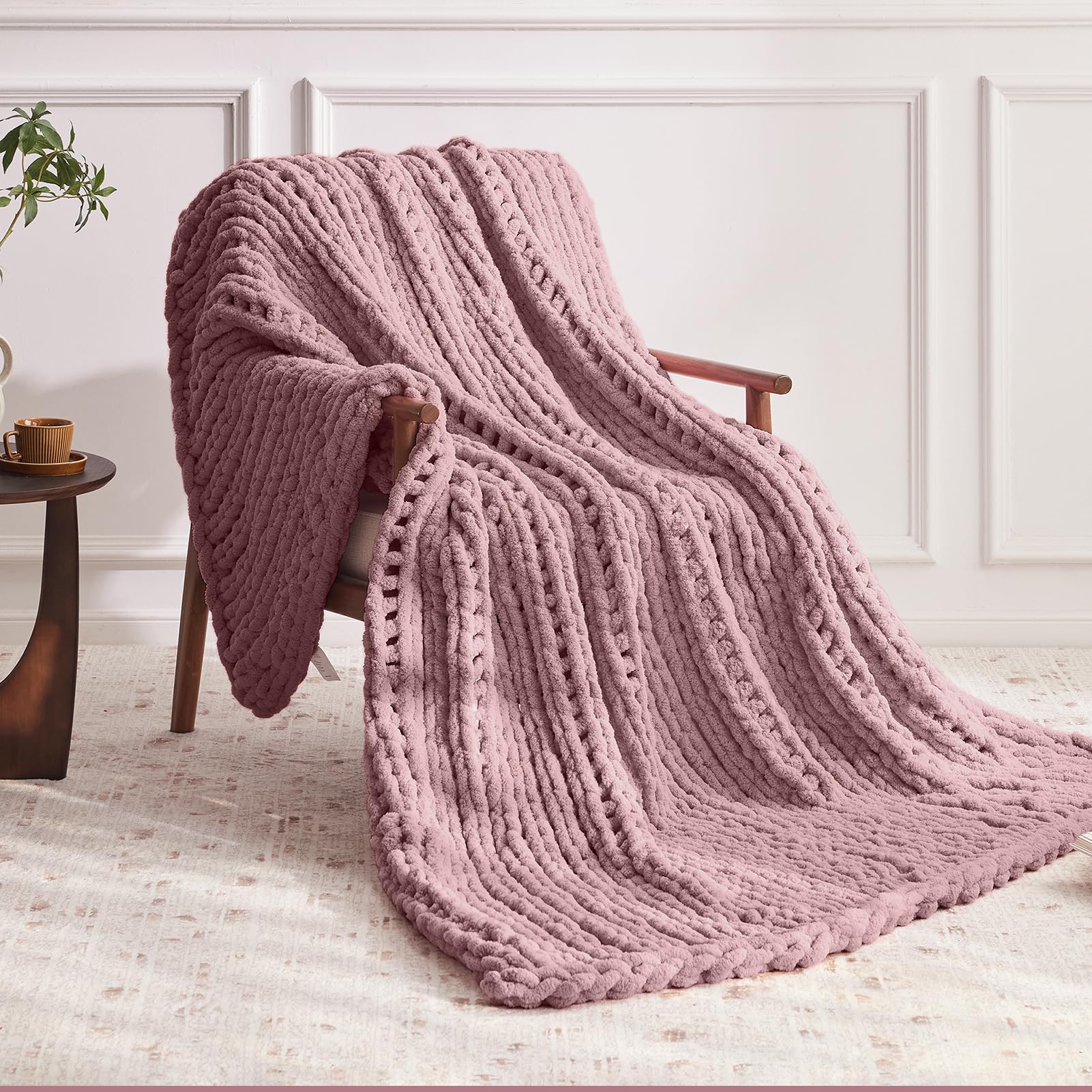 Negwoo Chunky Knit Throw Blanket, 50''*60'' Knitted Throw Chenille Yarn for Bed Couch, Handmade Cream Crochet Big Thick Blanket, Machine Washable Cute Comfy Blanket for Home Decor