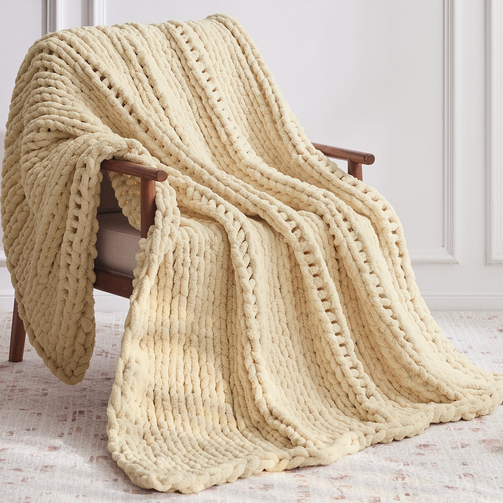 Negwoo Chunky Knit Throw Blanket, 50''*60'' Knitted Throw Chenille Yarn for Bed Couch, Handmade Cream Crochet Big Thick Blanket, Machine Washable Cute Comfy Blanket for Home Decor