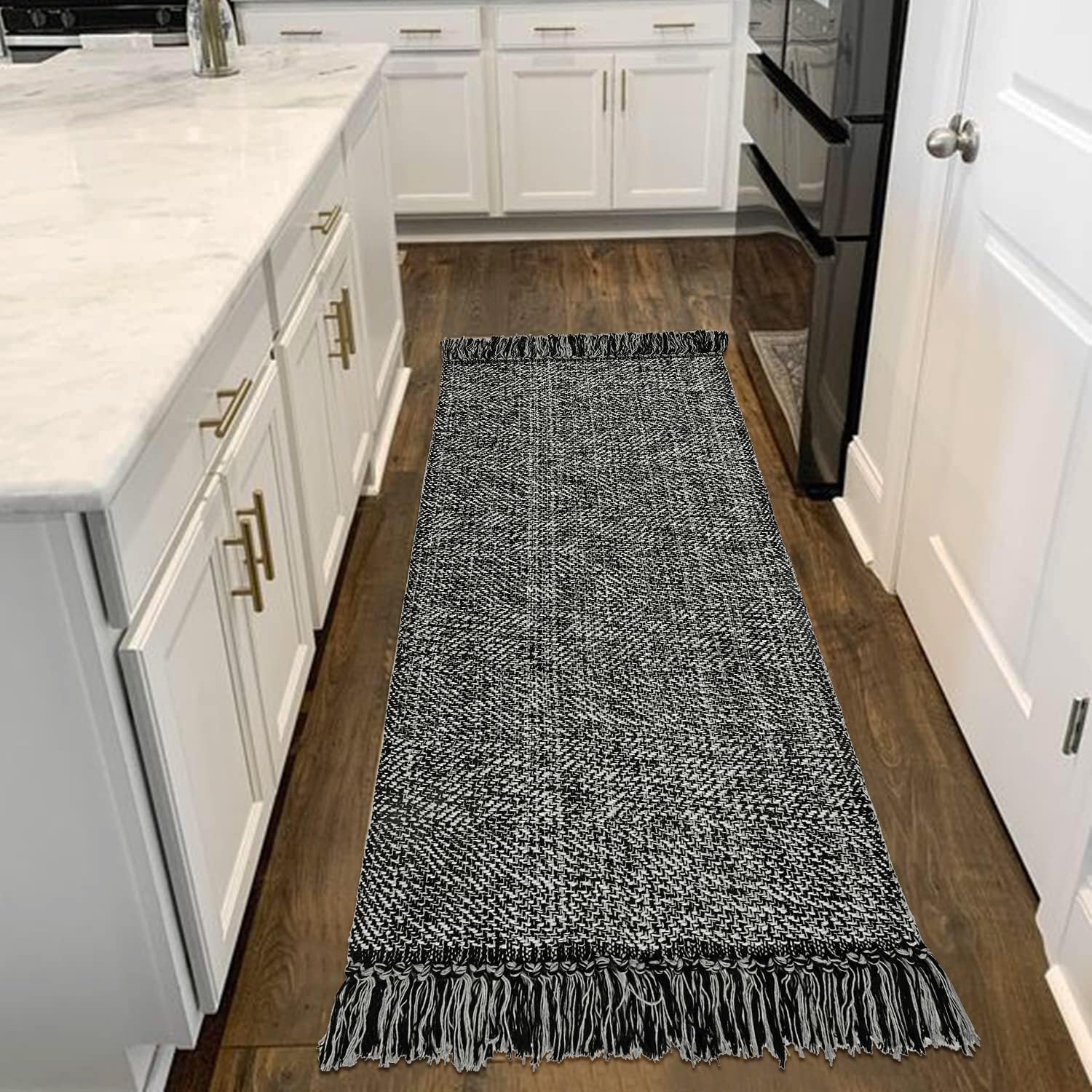 Collive Comfy Area Rug 4' x 6', Tan/Cream Woven Cotton Bedroom Rugs, Modern Indoor Accent Rug Floor Carpet with Tassel for Living Room, Nursery Room, Dining Room, Bedside, Office, Patio Decor