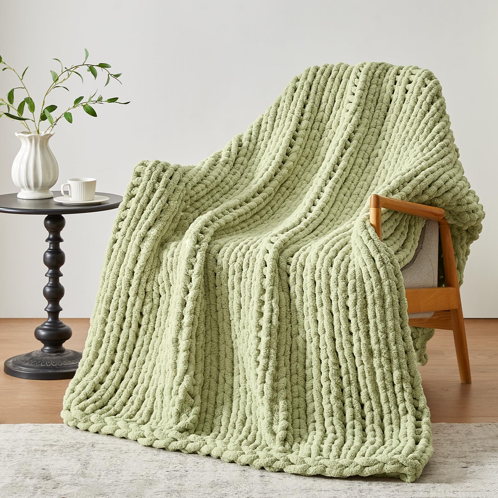 Negwoo Chunky Knit Throw Blanket, 50''*60'' Knitted Throw Chenille Yarn for Bed Couch, Handmade Cream Crochet Big Thick Blanket, Machine Washable Cute Comfy Blanket for Home Decor