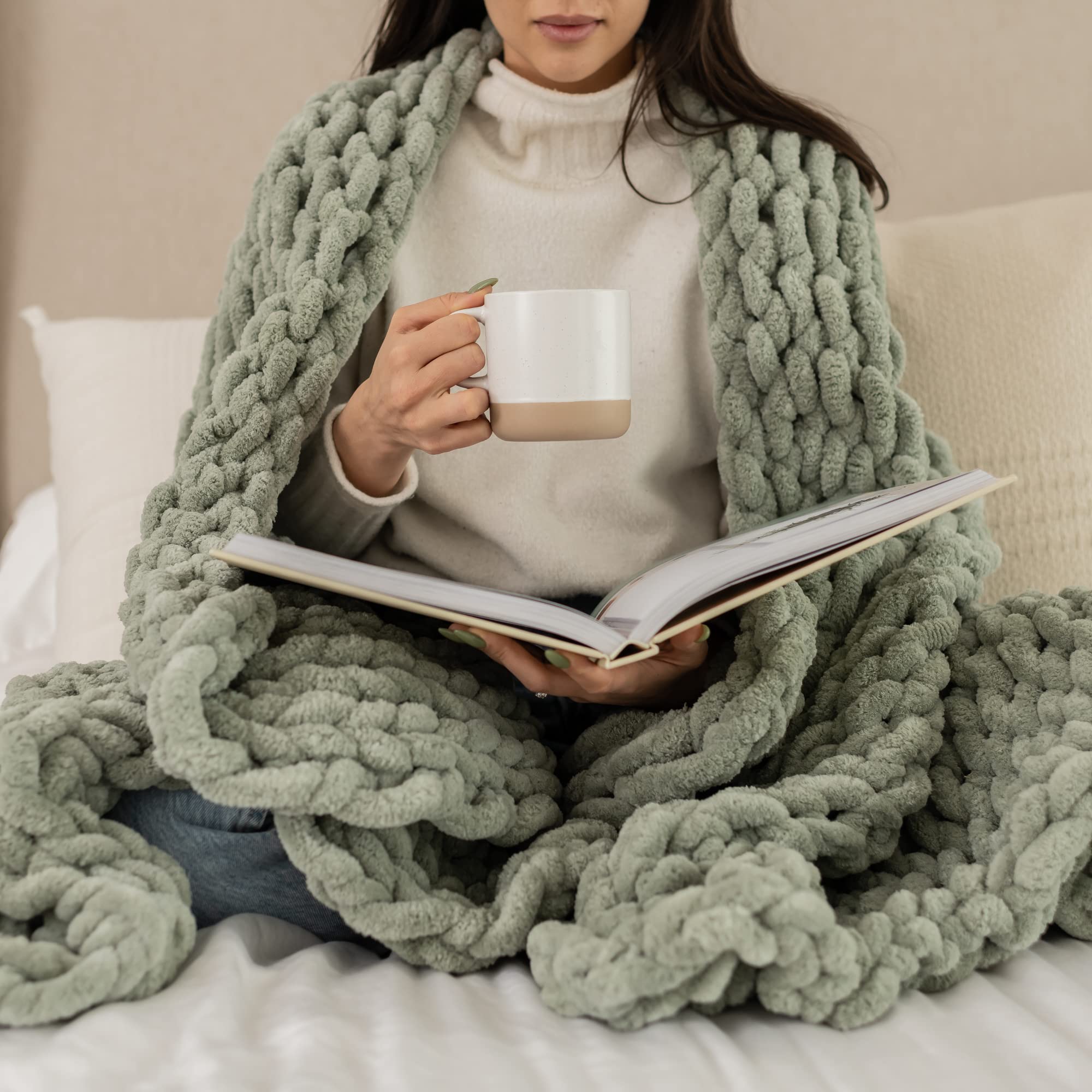 SAMIAH LUXE Chunky Knit Throw Blanket 50x70, Sage Green Chenille Throw Blanket for Couch Bed Sofa, Soft Fluffy Cable Knit Blanket, Oeko-TEX Certified, Machine Washable