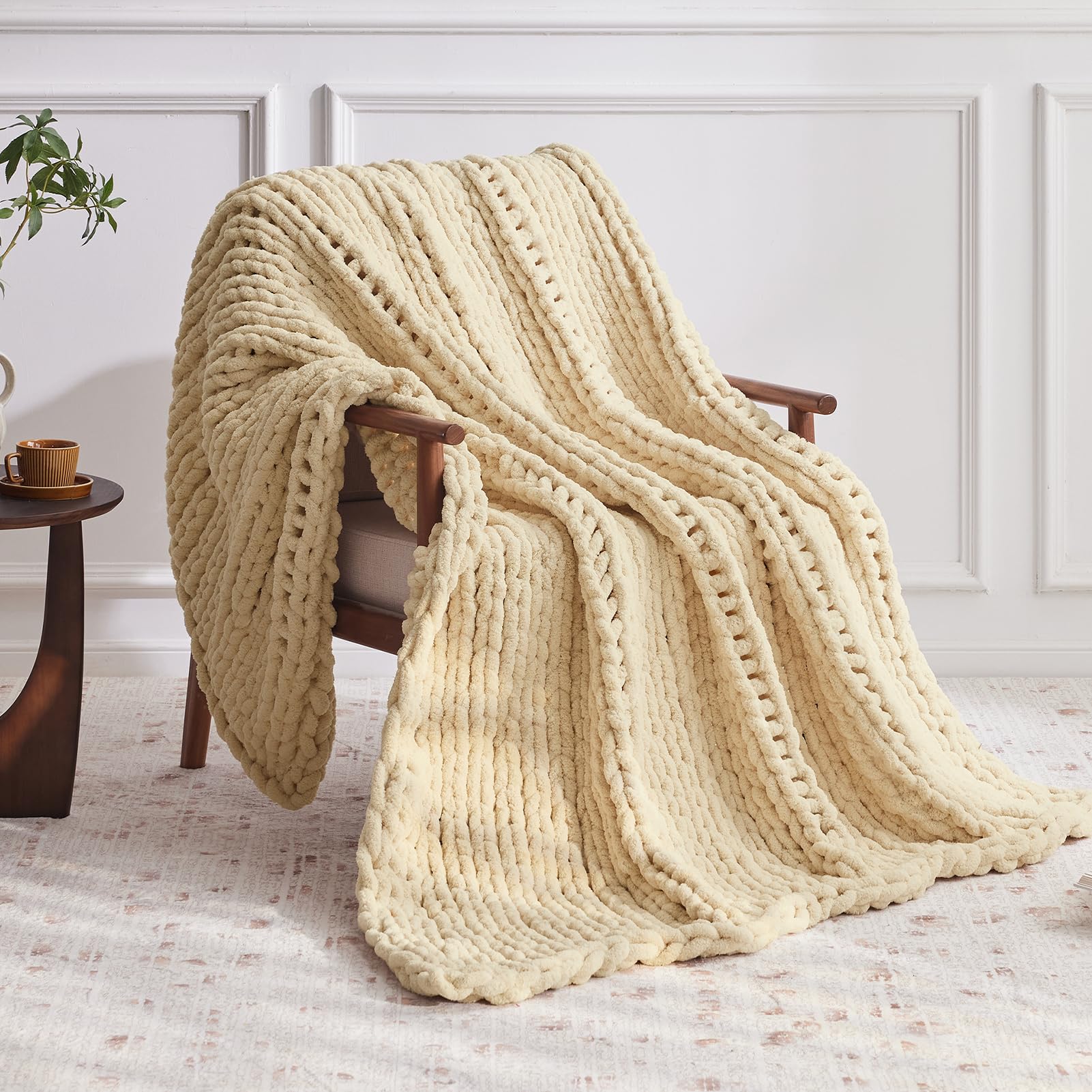 Negwoo Chunky Knit Throw Blanket, 50''*60'' Knitted Throw Chenille Yarn for Bed Couch, Handmade Cream Crochet Big Thick Blanket, Machine Washable Cute Comfy Blanket for Home Decor