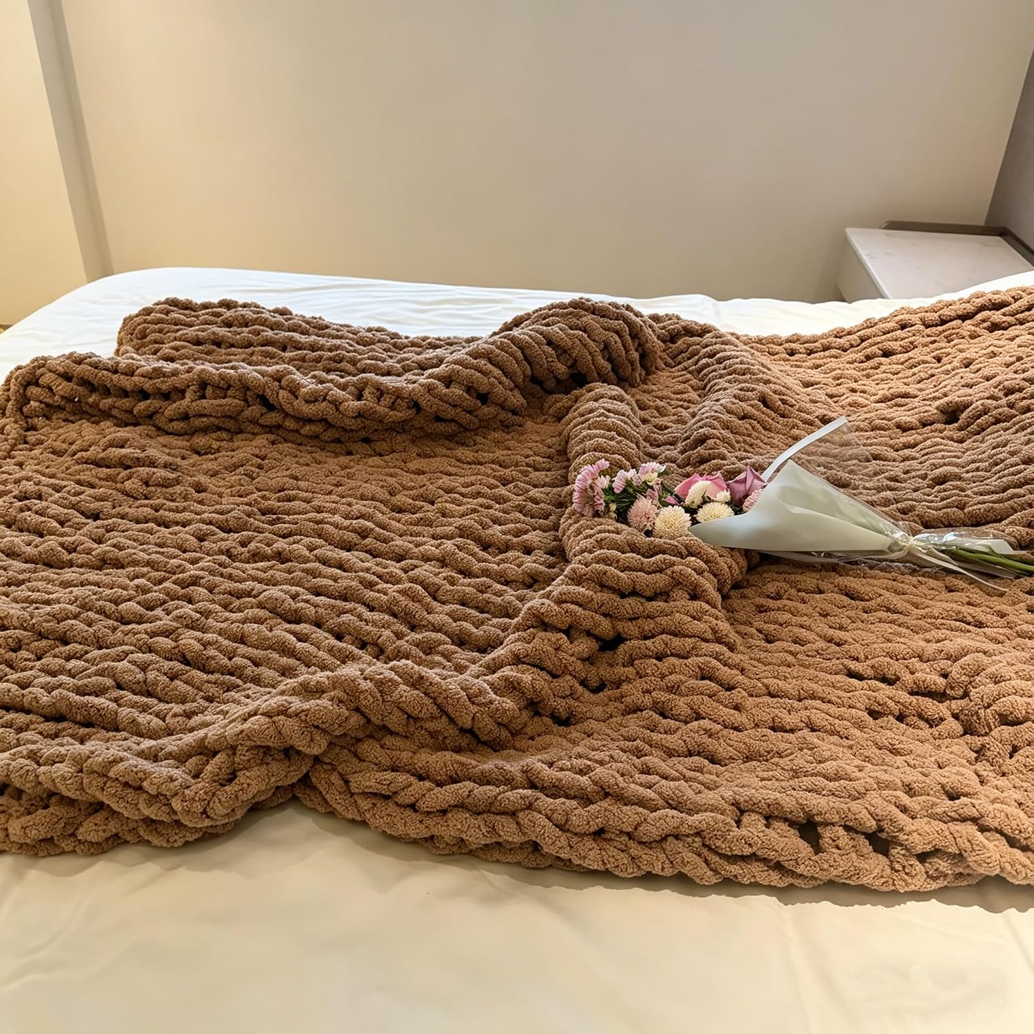 Chunky Knit Throw Blanket 48"*71", Hand Knitted Warm Chenille Blanket, Soft Thick Large Rope Knot Cable Crochet Blankets for Couch Bed Sofa, Ideal (Light Brown)