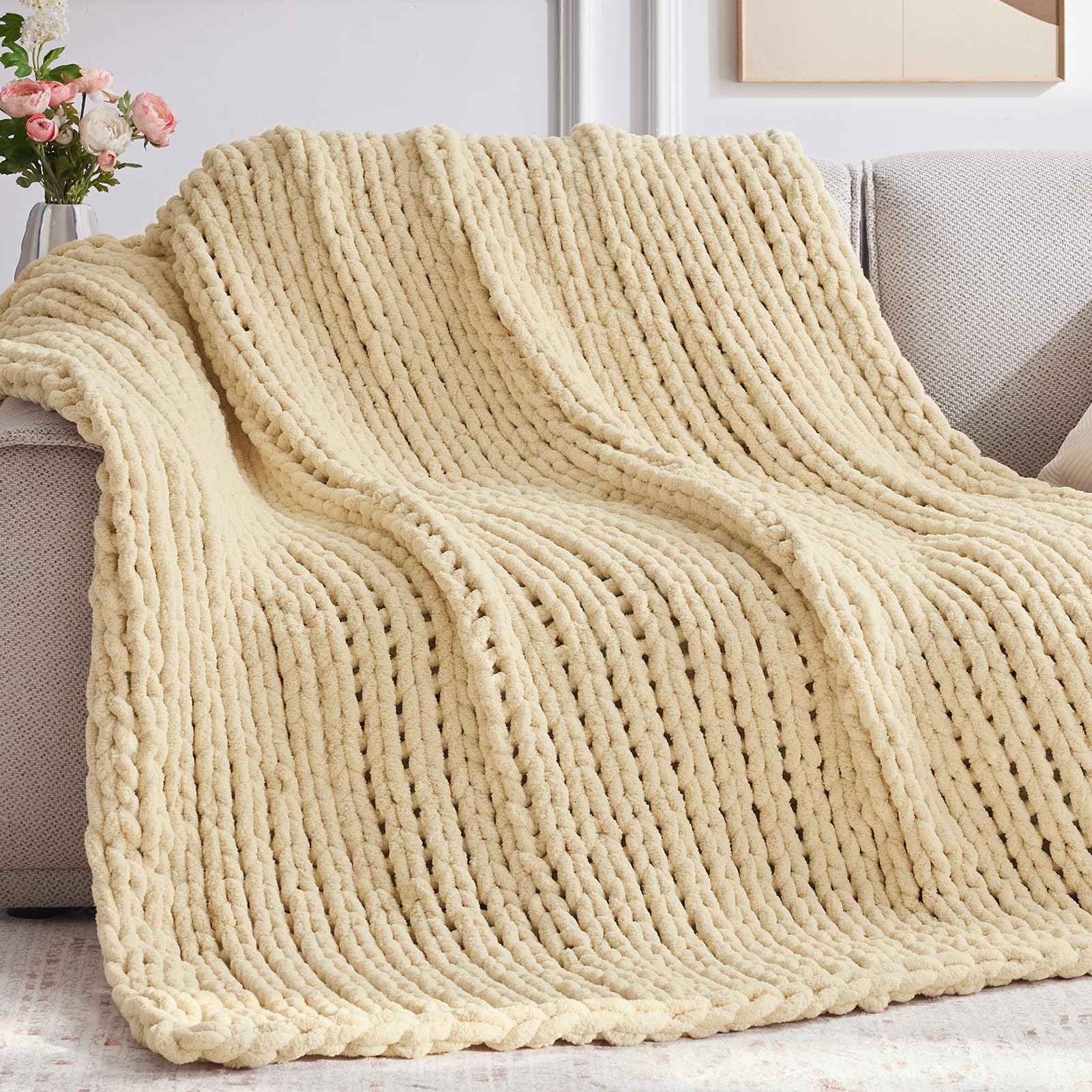 Negwoo Chunky Knit Throw Blanket, 50''*60'' Knitted Throw Chenille Yarn for Bed Couch, Handmade Cream Crochet Big Thick Blanket, Machine Washable Cute Comfy Blanket for Home Decor