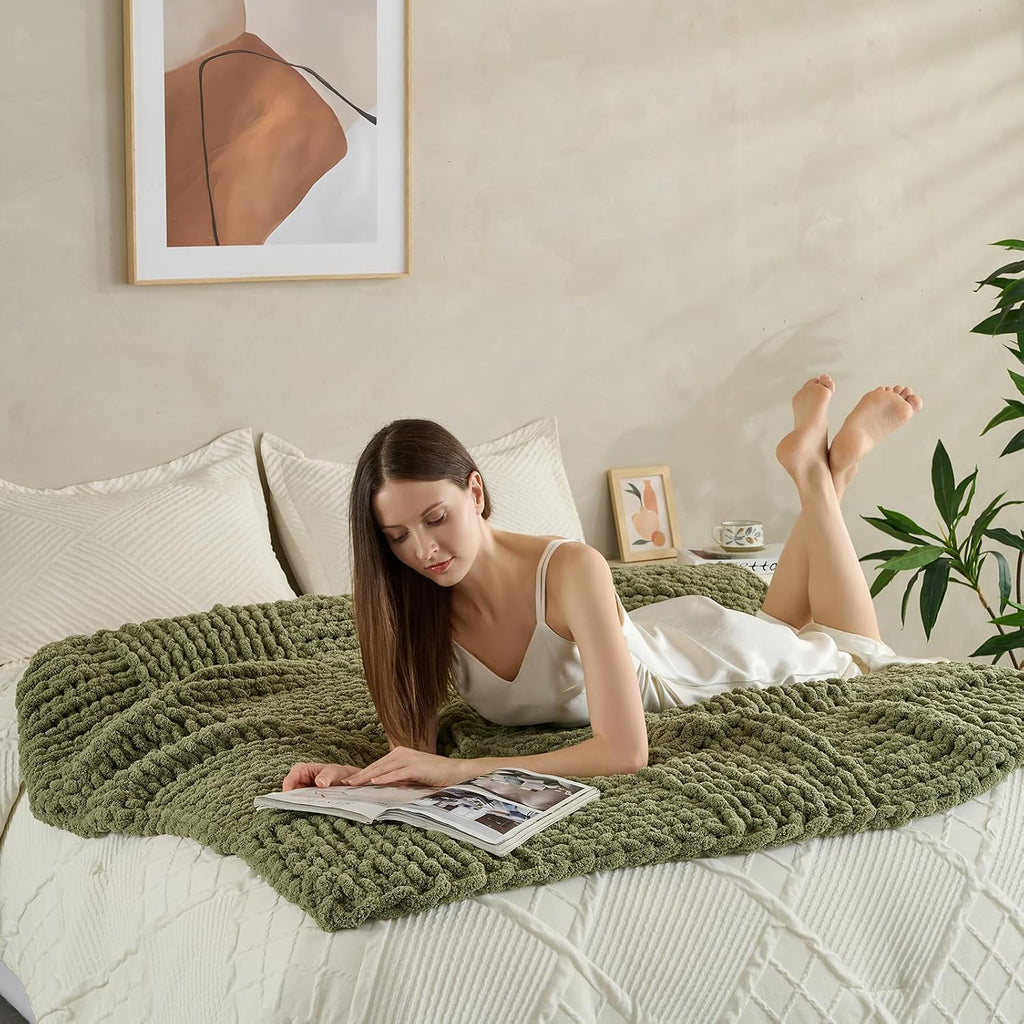Soft Knitted Throw Blanket - 50x60 Inch Cozy & Lightweight All-Season Blanket, Wrinkle-Resistant Polyester for Couch, Bed, Sofa, Reading Nook (Green)