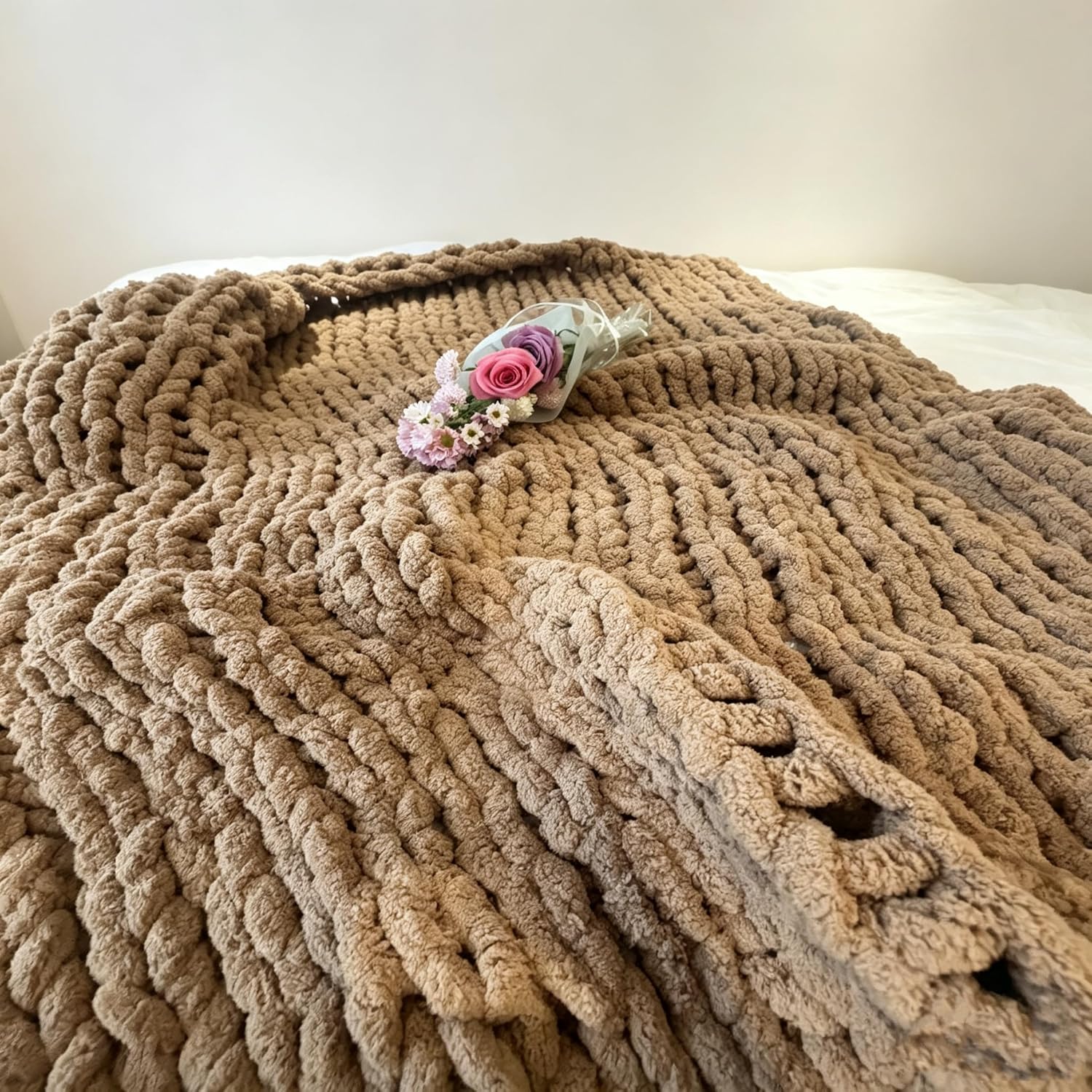 Chunky Knit Throw Blanket 48"*71", Hand Knitted Warm Chenille Blanket, Soft Thick Large Rope Knot Cable Crochet Blankets for Couch Bed Sofa, Ideal (Light Brown)
