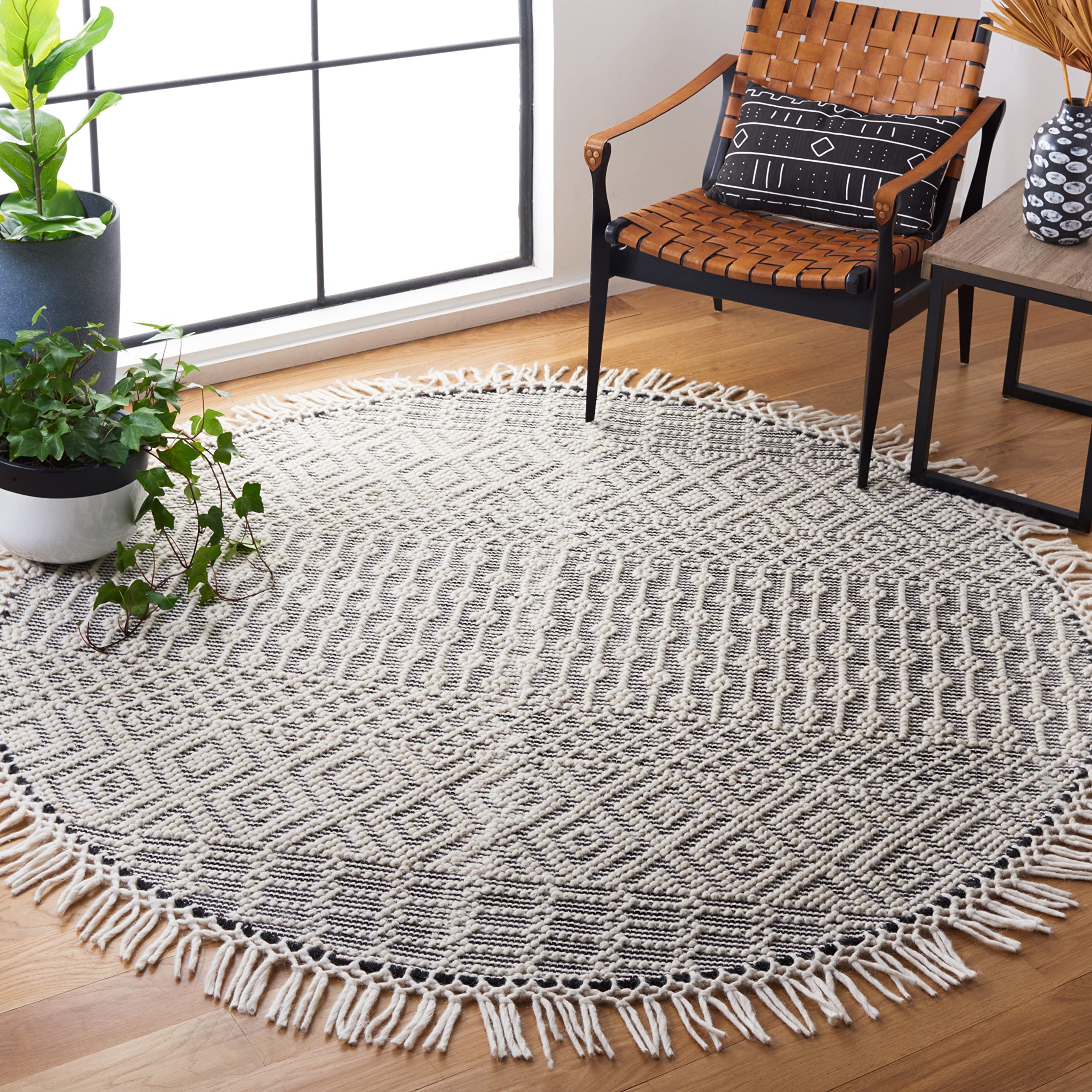 SAFAVIEH Natura Collection Area Rug - 5' x 8', Ivory, Handmade Moroccan Boho Wool Fringe, Ideal for High Traffic Areas in Living Room, Bedroom (NAT852B)