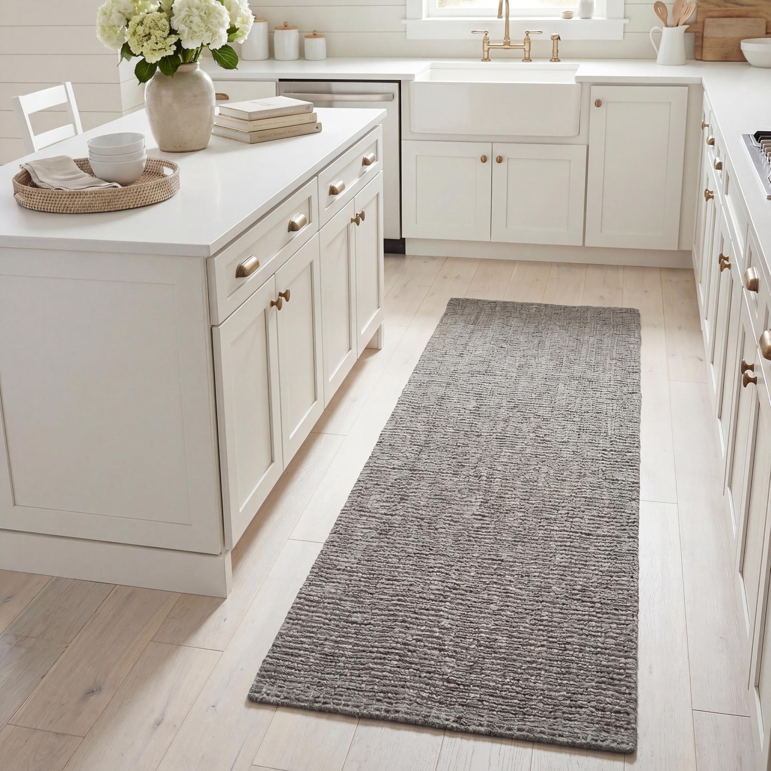 SAFAVIEH Natural Fiber Collection Area Rug - 5' x 7'6", Natural Brown, Handmade Jute, Farmhouse Style, Chunky Textured Thick Pile (NF447A)