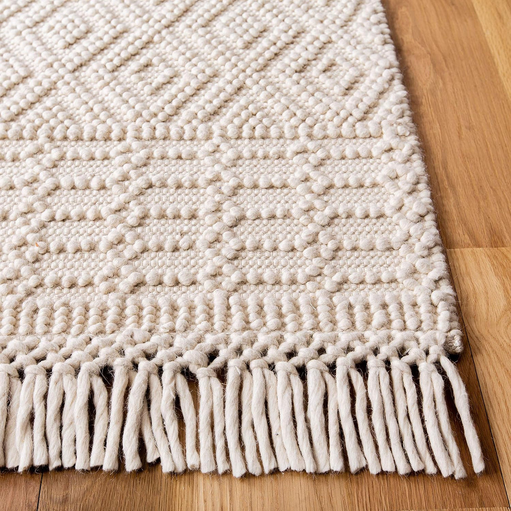 SAFAVIEH Natura Collection Area Rug - 5' x 8', Ivory, Handmade Moroccan Boho Wool Fringe, Ideal for High Traffic Areas in Living Room, Bedroom (NAT852B)