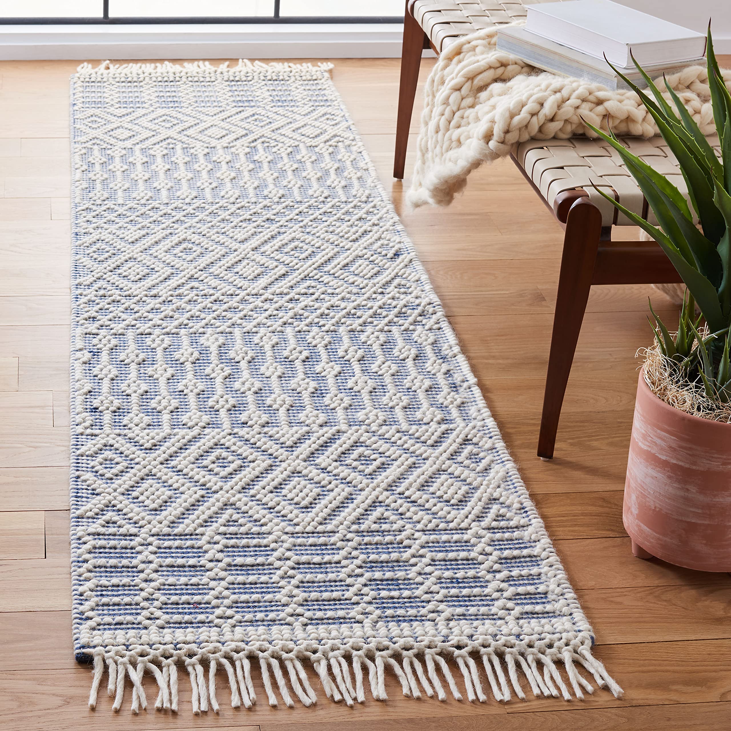SAFAVIEH Natura Collection Area Rug - 5' x 8', Ivory, Handmade Moroccan Boho Wool Fringe, Ideal for High Traffic Areas in Living Room, Bedroom (NAT852B)