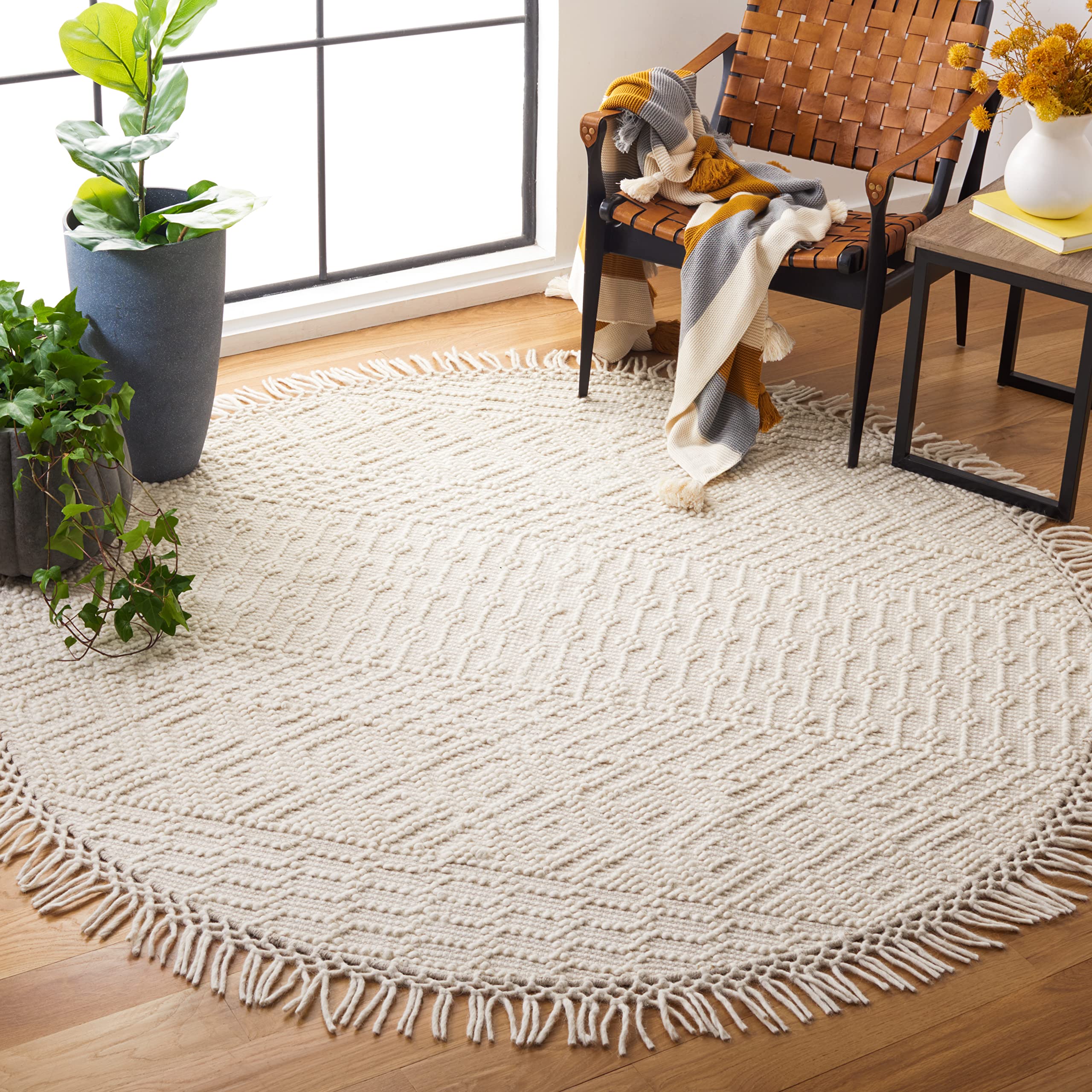 SAFAVIEH Natura Collection Area Rug - 5' x 8', Ivory, Handmade Moroccan Boho Wool Fringe, Ideal for High Traffic Areas in Living Room, Bedroom (NAT852B)