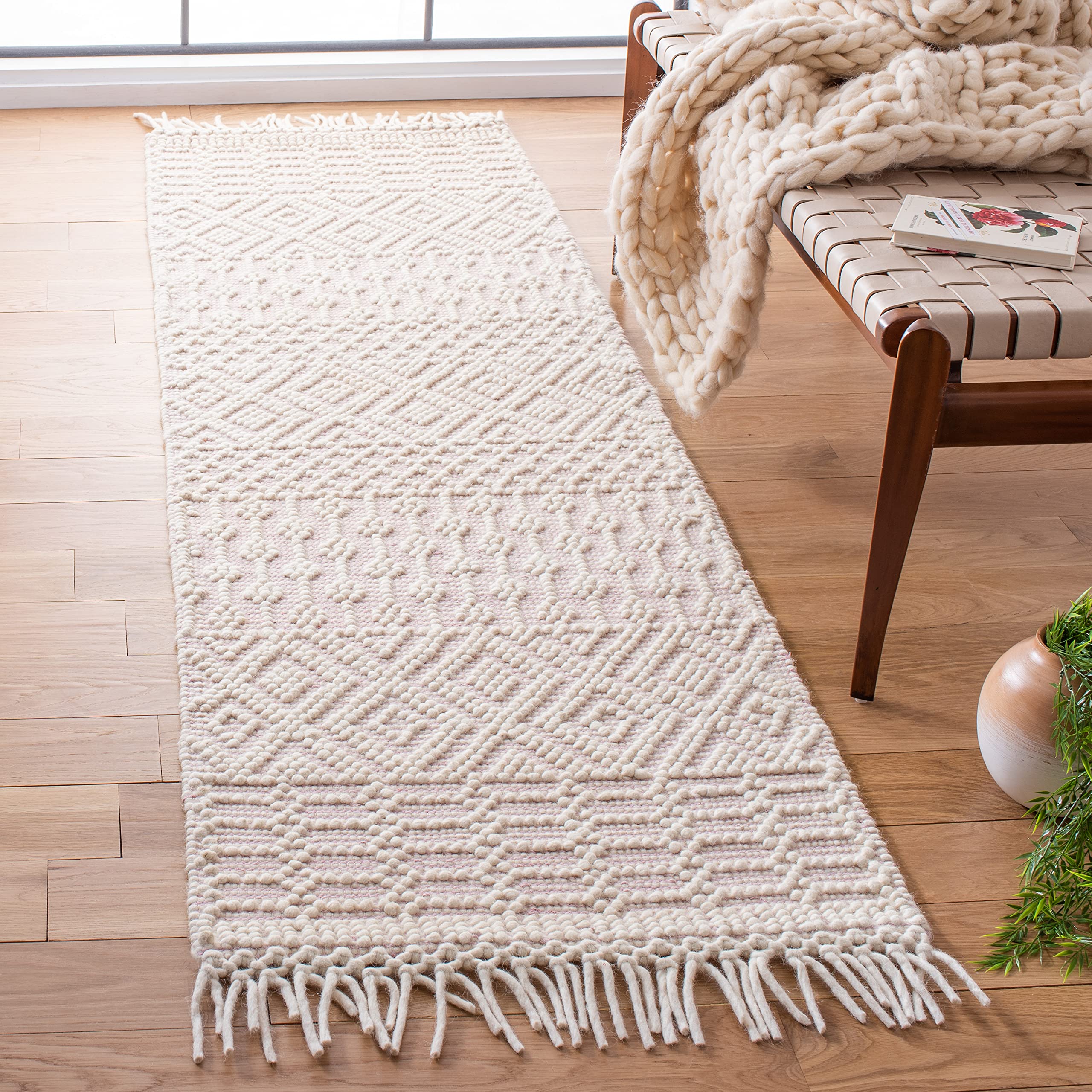 SAFAVIEH Natura Collection Area Rug - 5' x 8', Ivory, Handmade Moroccan Boho Wool Fringe, Ideal for High Traffic Areas in Living Room, Bedroom (NAT852B)