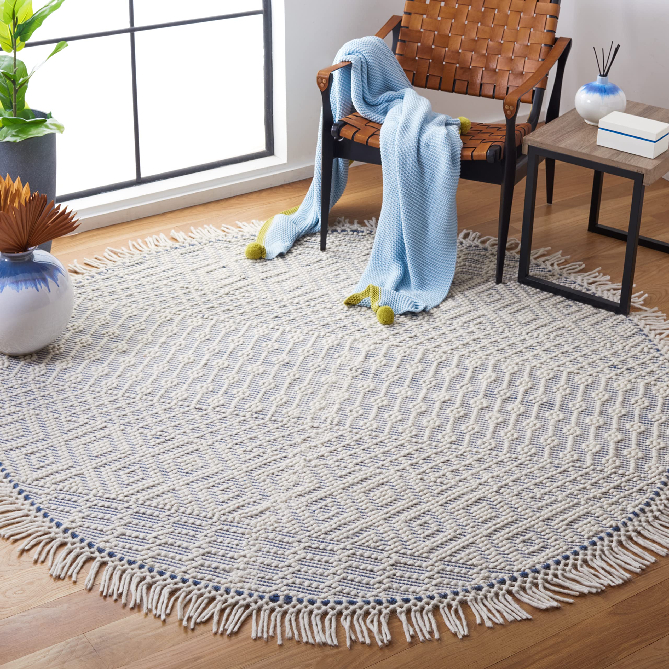 SAFAVIEH Natura Collection Area Rug - 5' x 8', Ivory, Handmade Moroccan Boho Wool Fringe, Ideal for High Traffic Areas in Living Room, Bedroom (NAT852B)