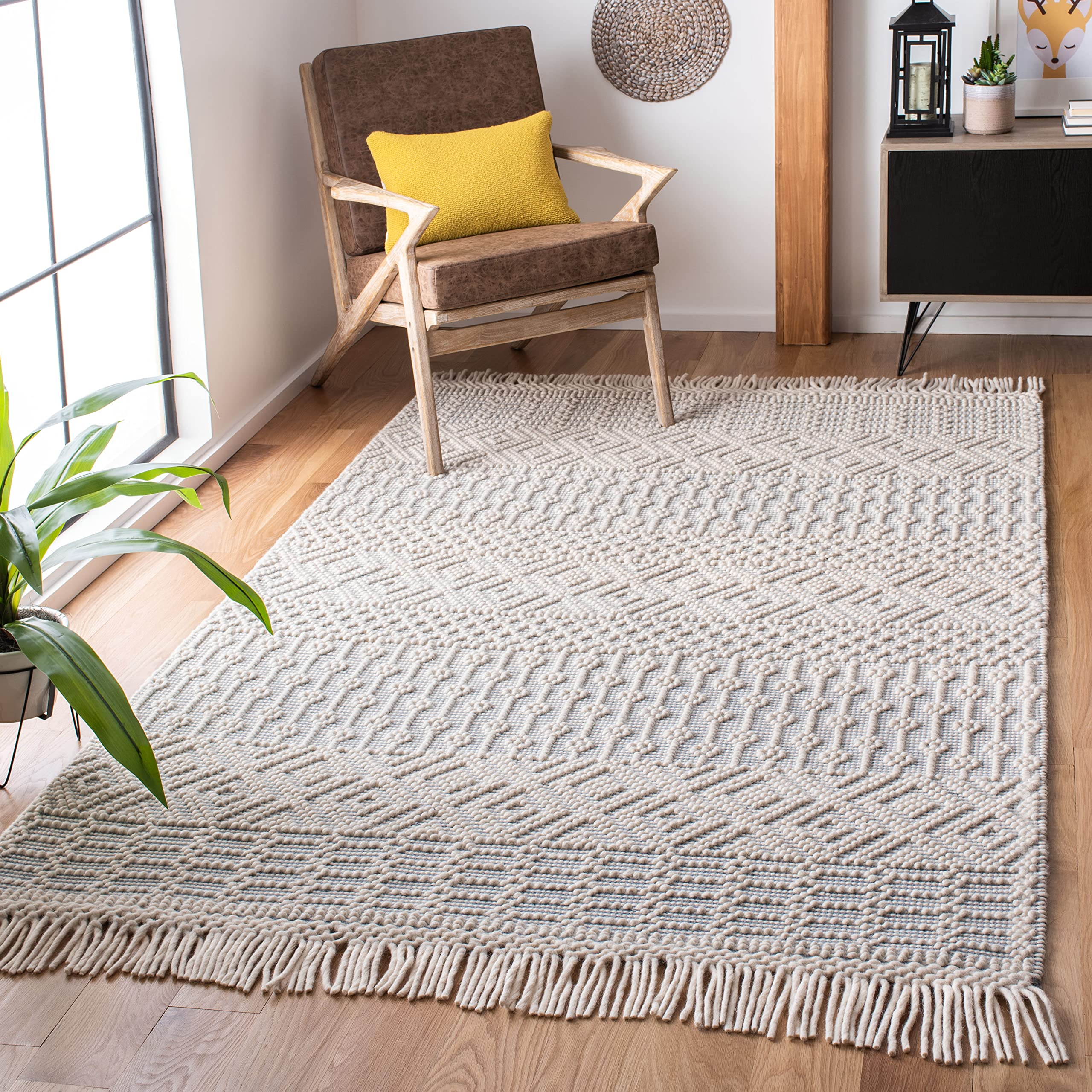 SAFAVIEH Natura Collection Area Rug - 5' x 8', Ivory, Handmade Moroccan Boho Wool Fringe, Ideal for High Traffic Areas in Living Room, Bedroom (NAT852B)