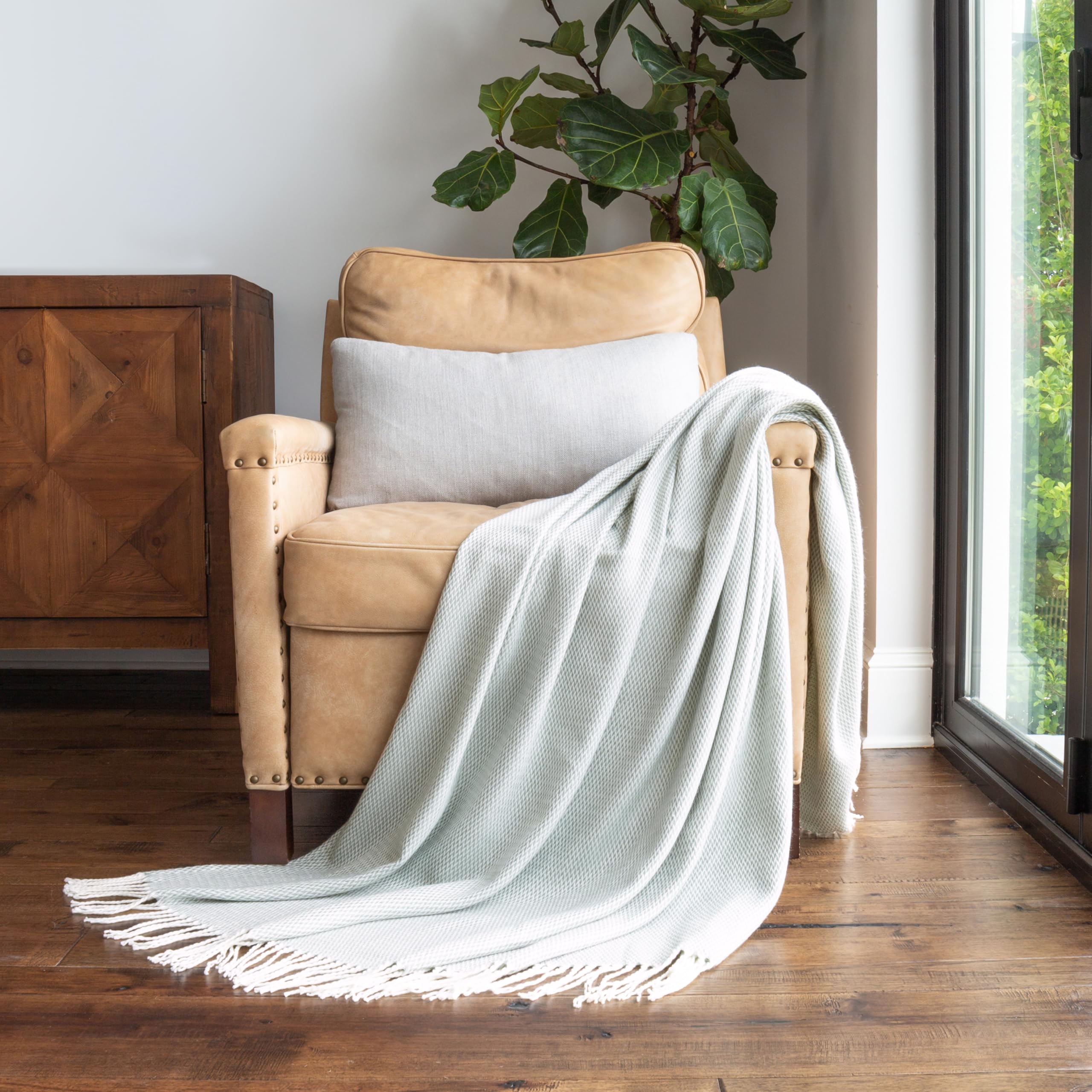 Linen Market Beddings Oversized Chunky Knit Throw Blanket-100% Ultra-Soft Acrylic Hypoallergenic - 47'' x 59'' Cozy Home Accent for Snuggling, Lounging, and Stylish Décor (Light Blue)