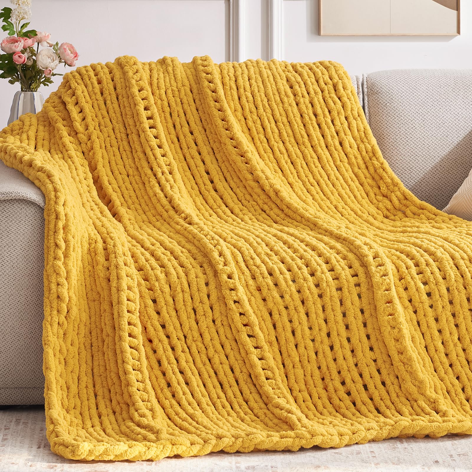 Negwoo Chunky Knit Throw Blanket, 50''*60'' Knitted Throw Chenille Yarn for Bed Couch, Handmade Cream Crochet Big Thick Blanket, Machine Washable Cute Comfy Blanket for Home Decor