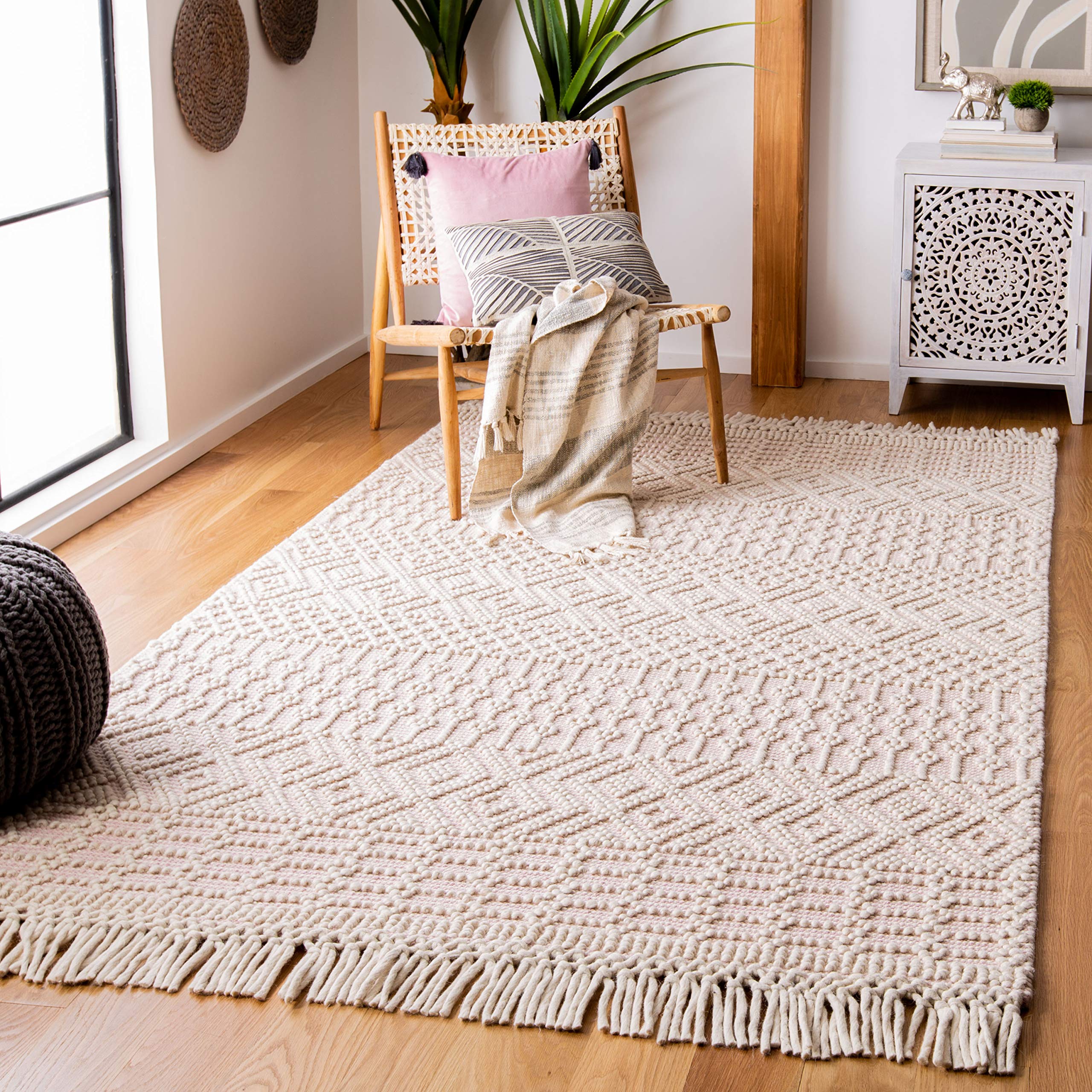 SAFAVIEH Natura Collection Area Rug - 5' x 8', Ivory, Handmade Moroccan Boho Wool Fringe, Ideal for High Traffic Areas in Living Room, Bedroom (NAT852B)