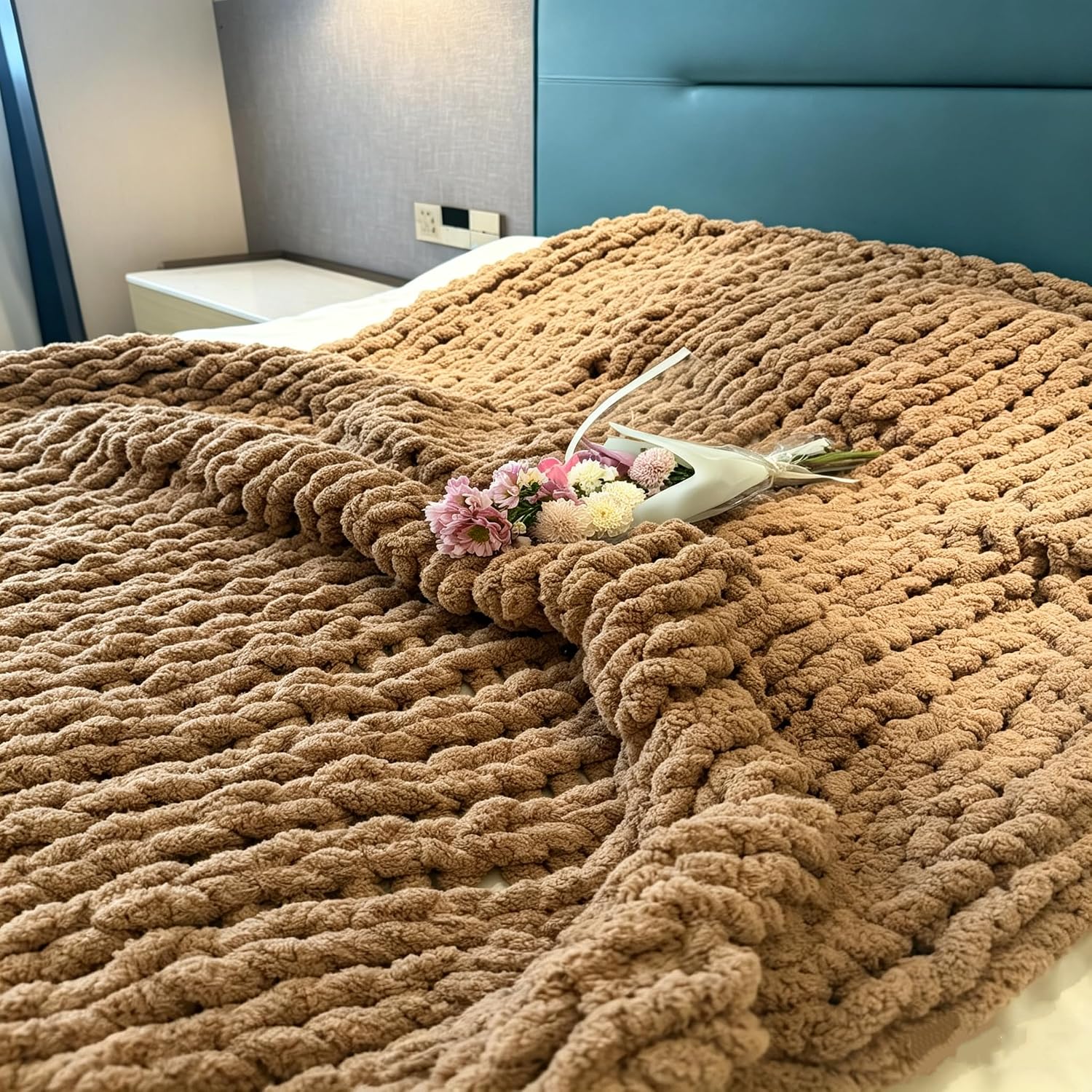 Chunky Knit Throw Blanket 48"*71", Hand Knitted Warm Chenille Blanket, Soft Thick Large Rope Knot Cable Crochet Blankets for Couch Bed Sofa, Ideal (Light Brown)