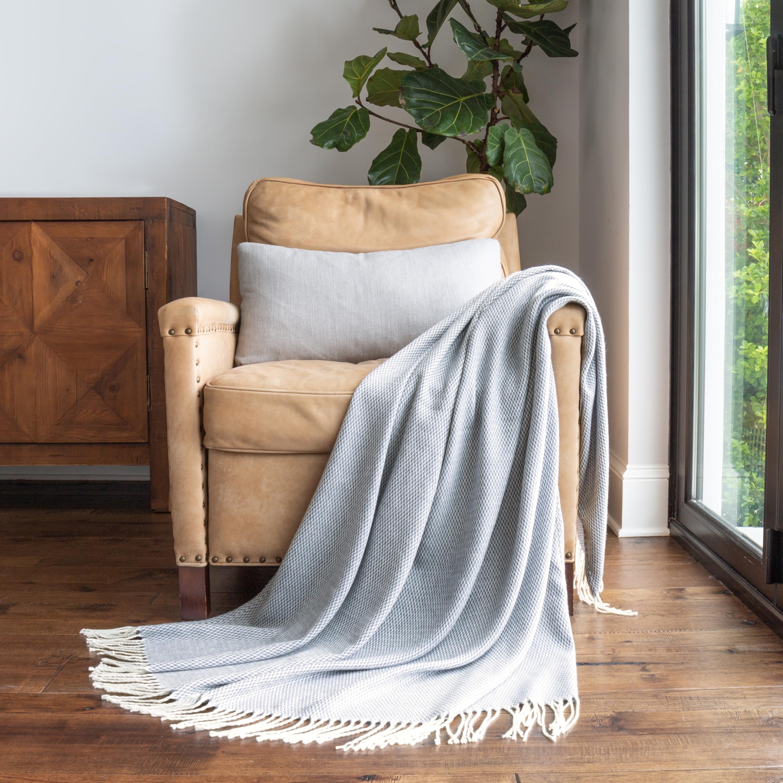 Linen Market Beddings Oversized Chunky Knit Throw Blanket-100% Ultra-Soft Acrylic Hypoallergenic - 47'' x 59'' Cozy Home Accent for Snuggling, Lounging, and Stylish Décor (Light Blue)