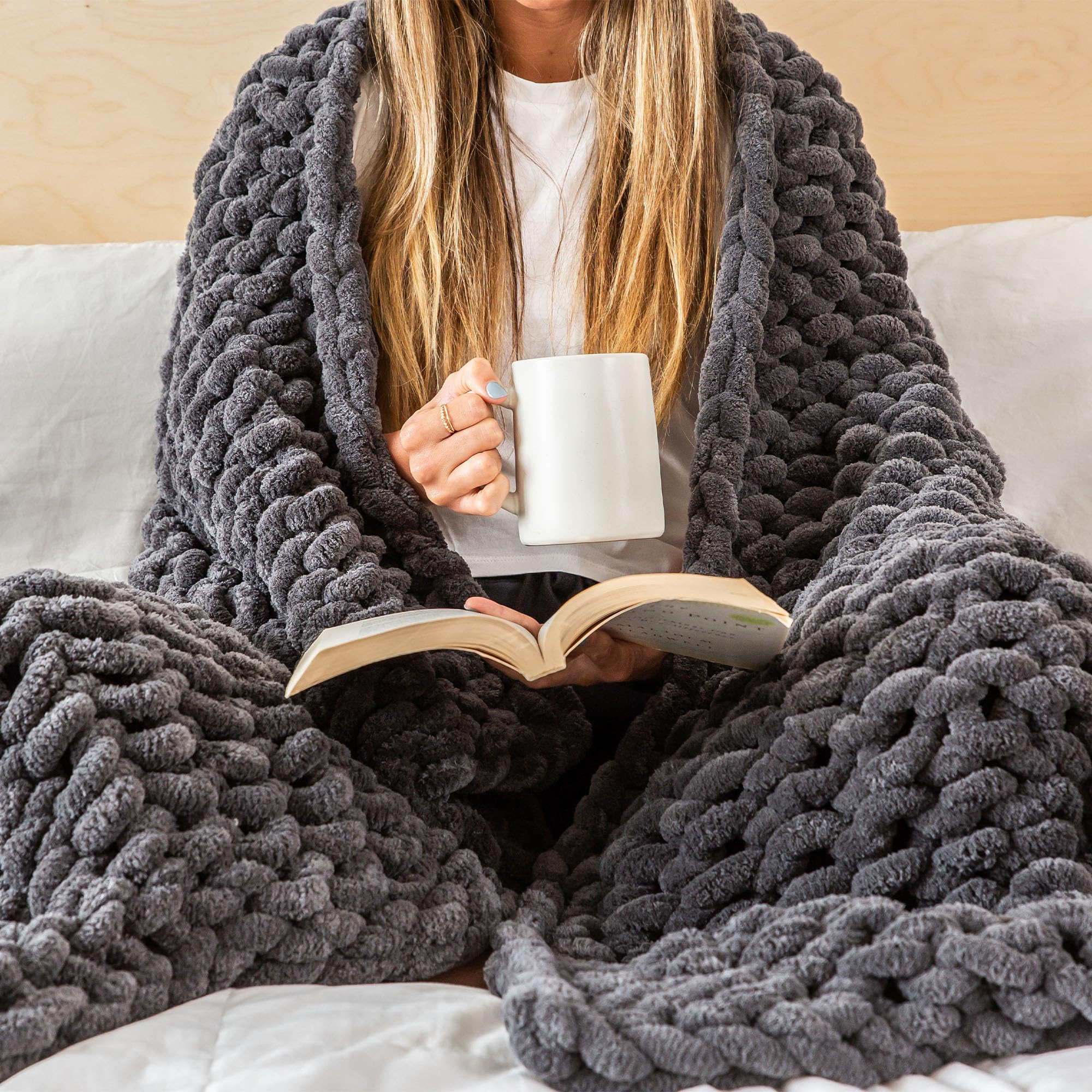 SAMIAH LUXE Chunky Knit Throw Blanket 50x70, Sage Green Chenille Throw Blanket for Couch Bed Sofa, Soft Fluffy Cable Knit Blanket, Oeko-TEX Certified, Machine Washable