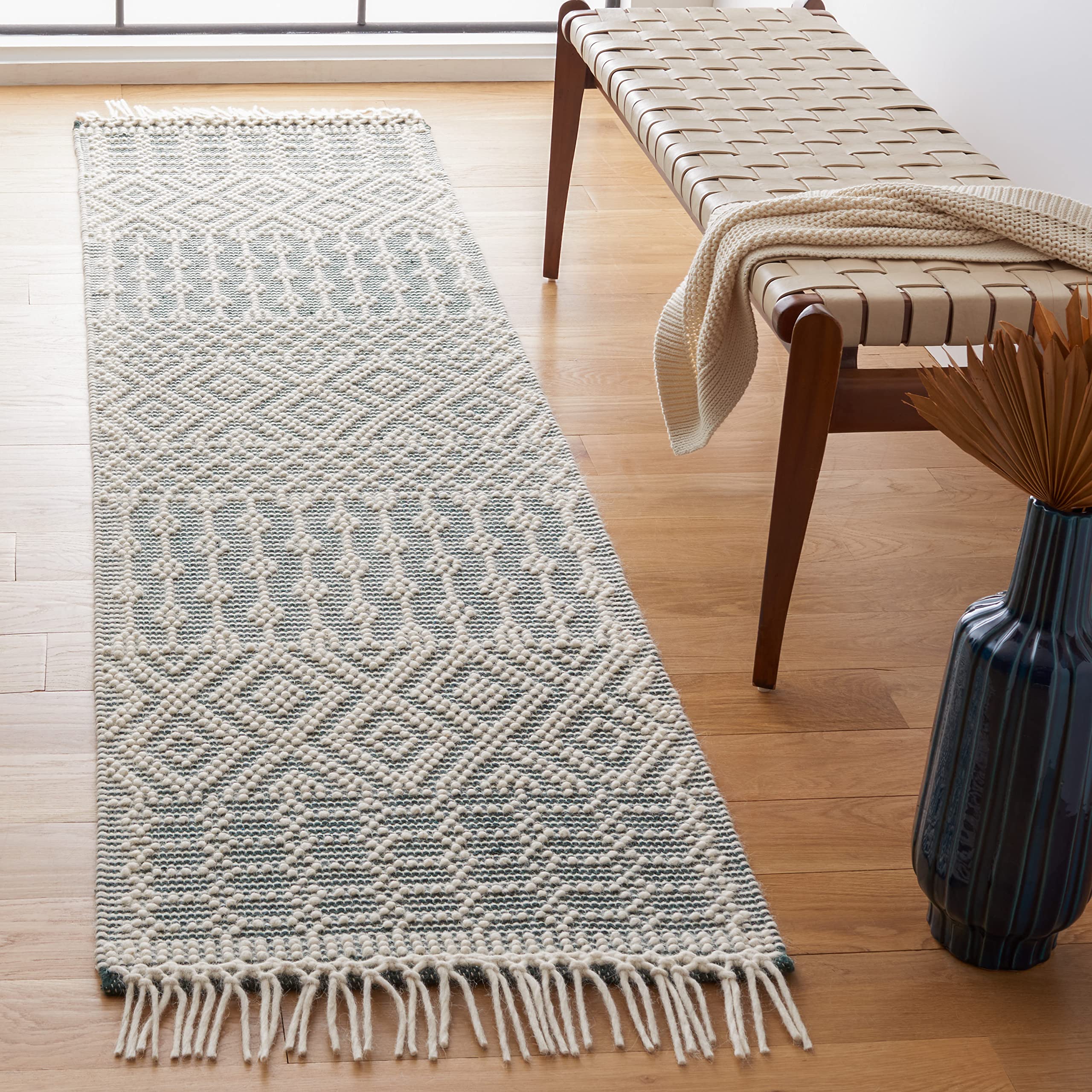 SAFAVIEH Natura Collection Area Rug - 5' x 8', Ivory, Handmade Moroccan Boho Wool Fringe, Ideal for High Traffic Areas in Living Room, Bedroom (NAT852B)