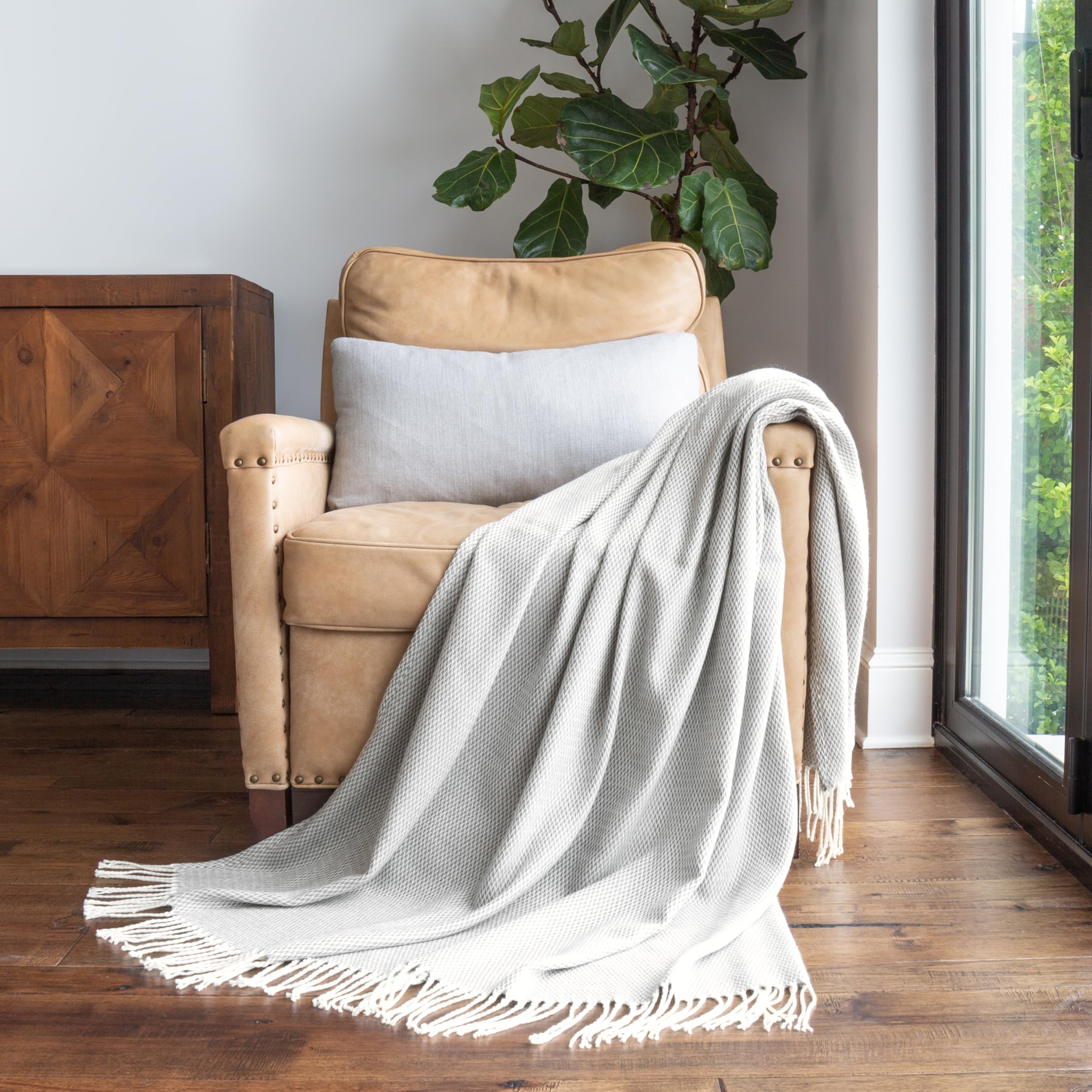 Linen Market Beddings Oversized Chunky Knit Throw Blanket-100% Ultra-Soft Acrylic Hypoallergenic - 47'' x 59'' Cozy Home Accent for Snuggling, Lounging, and Stylish Décor (Light Blue)