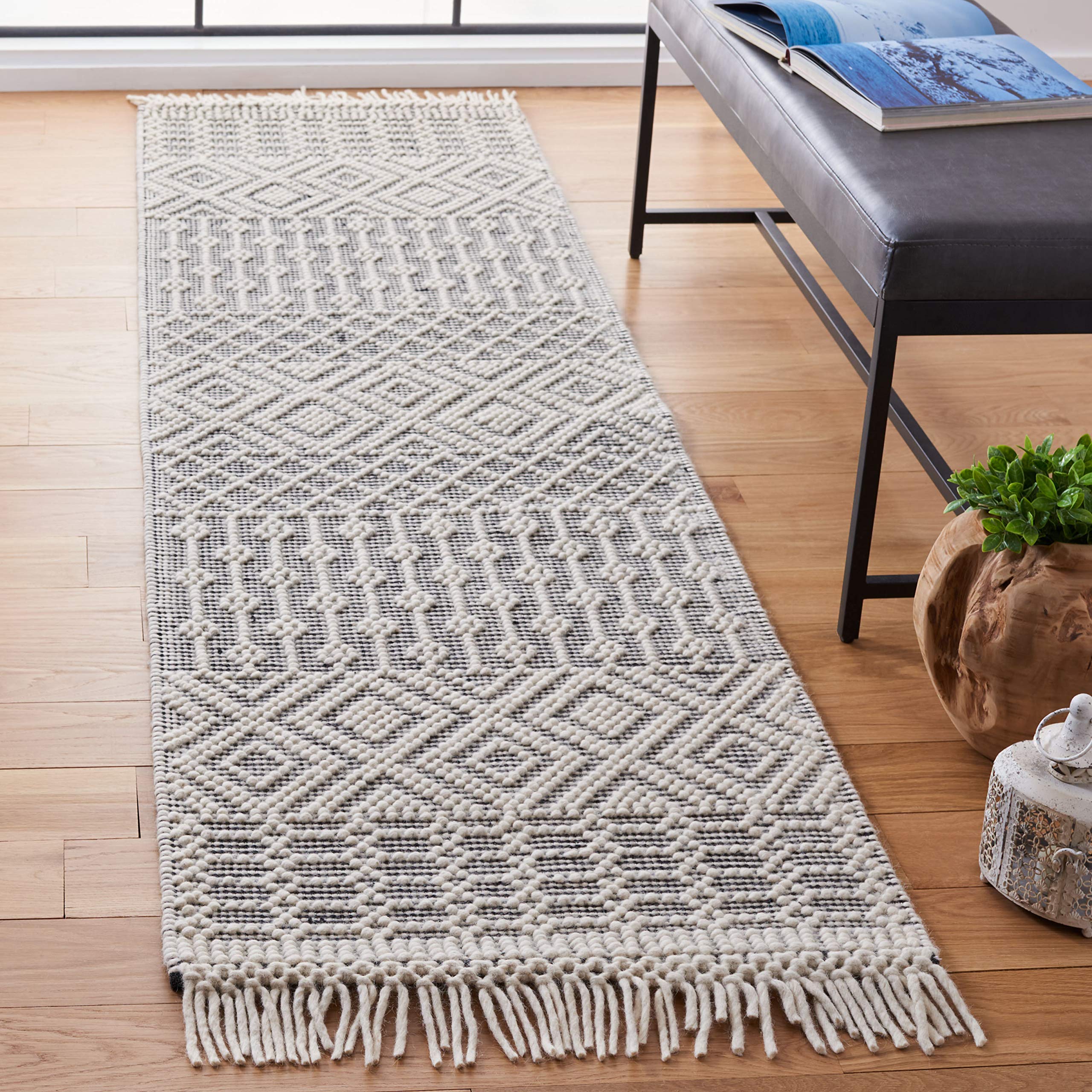 SAFAVIEH Natura Collection Area Rug - 5' x 8', Ivory, Handmade Moroccan Boho Wool Fringe, Ideal for High Traffic Areas in Living Room, Bedroom (NAT852B)