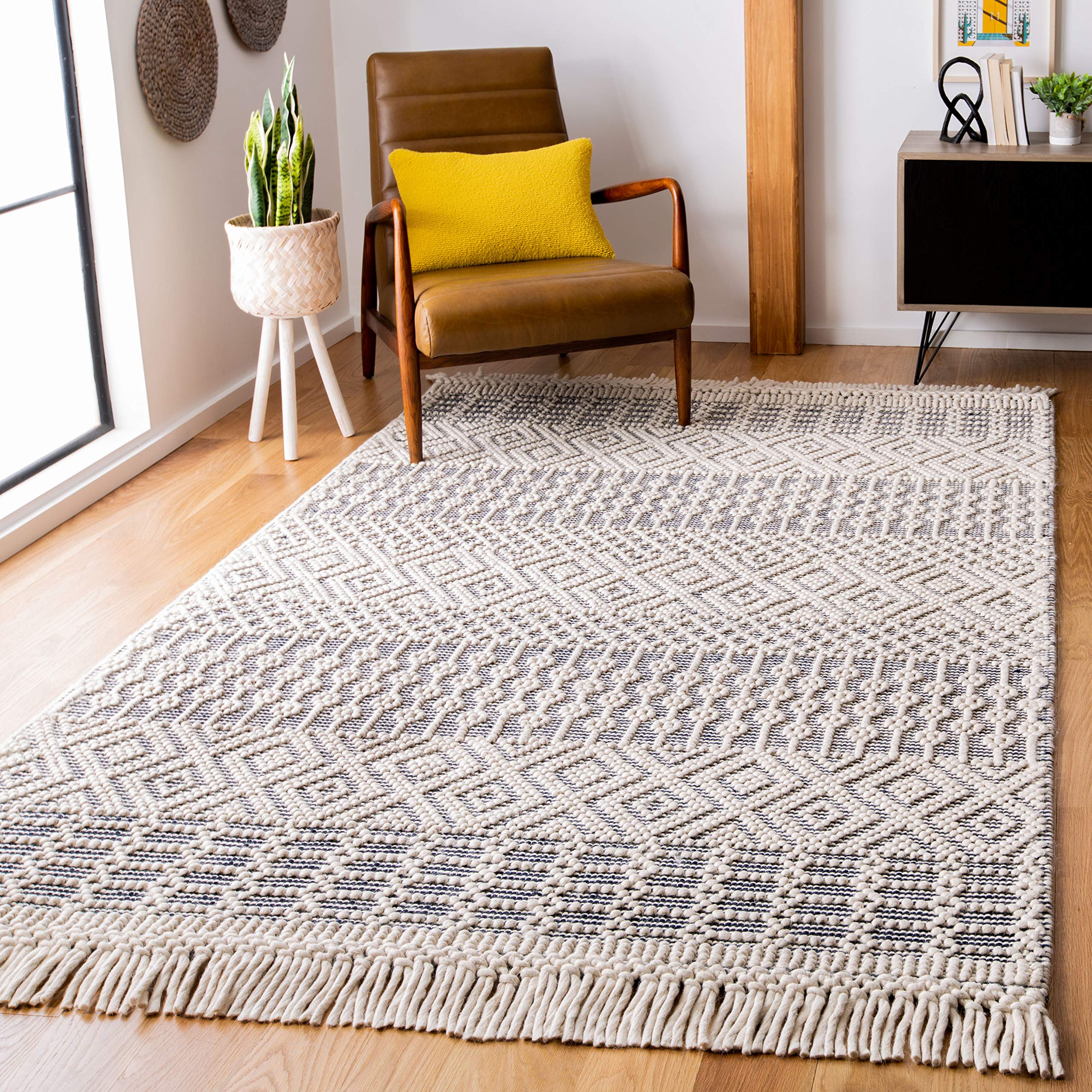 SAFAVIEH Natura Collection Area Rug - 5' x 8', Ivory, Handmade Moroccan Boho Wool Fringe, Ideal for High Traffic Areas in Living Room, Bedroom (NAT852B)