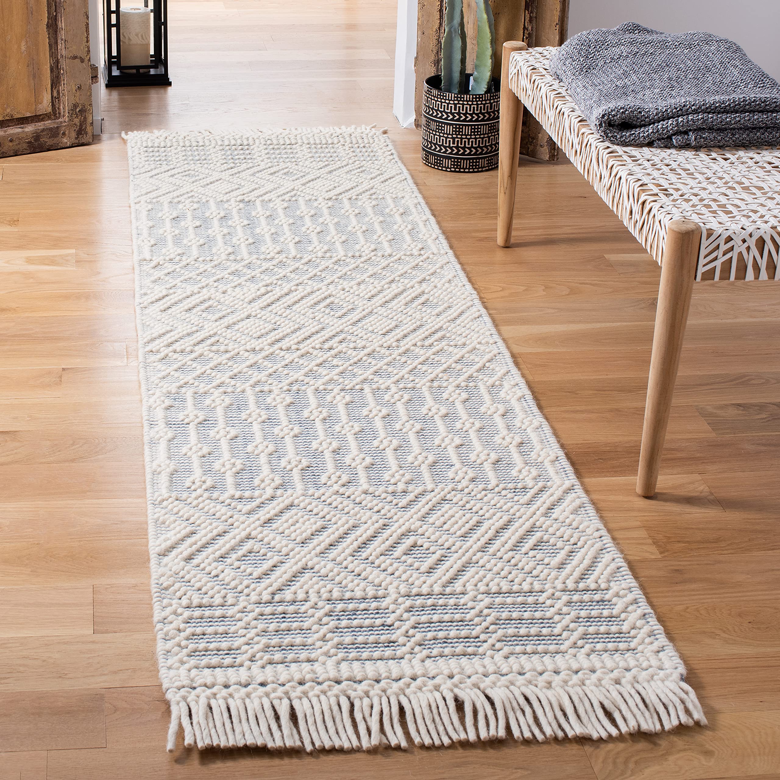 SAFAVIEH Natura Collection Area Rug - 5' x 8', Ivory, Handmade Moroccan Boho Wool Fringe, Ideal for High Traffic Areas in Living Room, Bedroom (NAT852B)