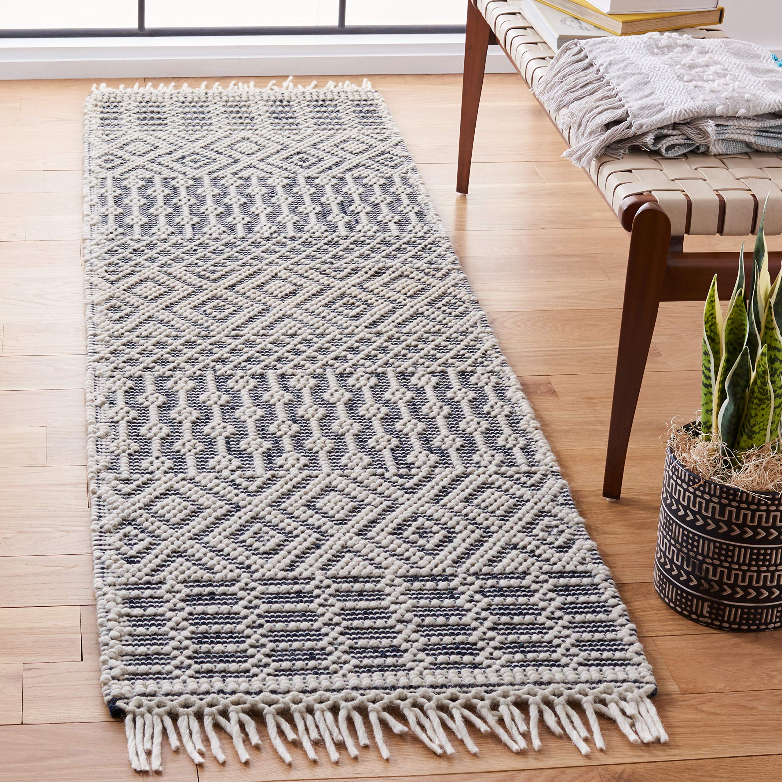 SAFAVIEH Natura Collection Area Rug - 5' x 8', Ivory, Handmade Moroccan Boho Wool Fringe, Ideal for High Traffic Areas in Living Room, Bedroom (NAT852B)