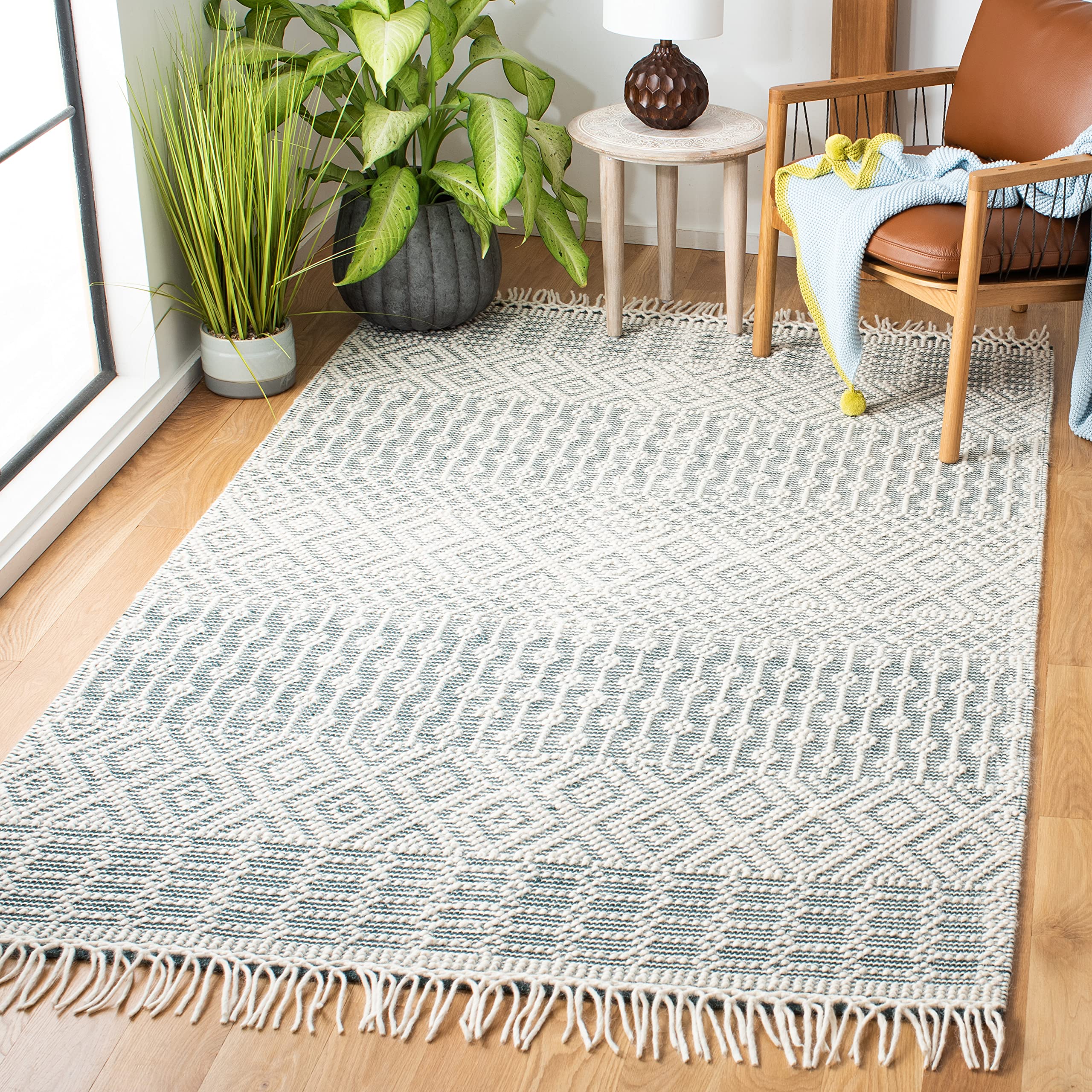 SAFAVIEH Natura Collection Area Rug - 5' x 8', Ivory, Handmade Moroccan Boho Wool Fringe, Ideal for High Traffic Areas in Living Room, Bedroom (NAT852B)